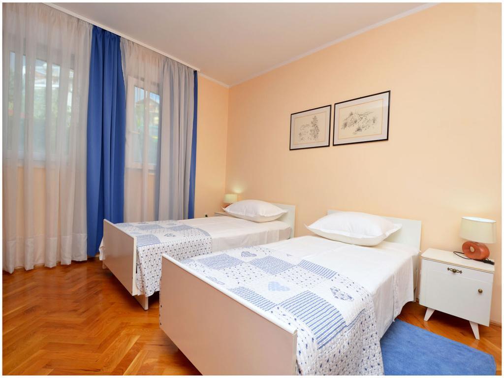 Apartment Laura Podstrana Camera foto